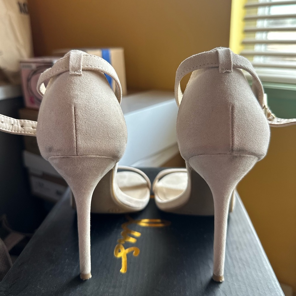 Lulu’s heels - Picture 3 of 5